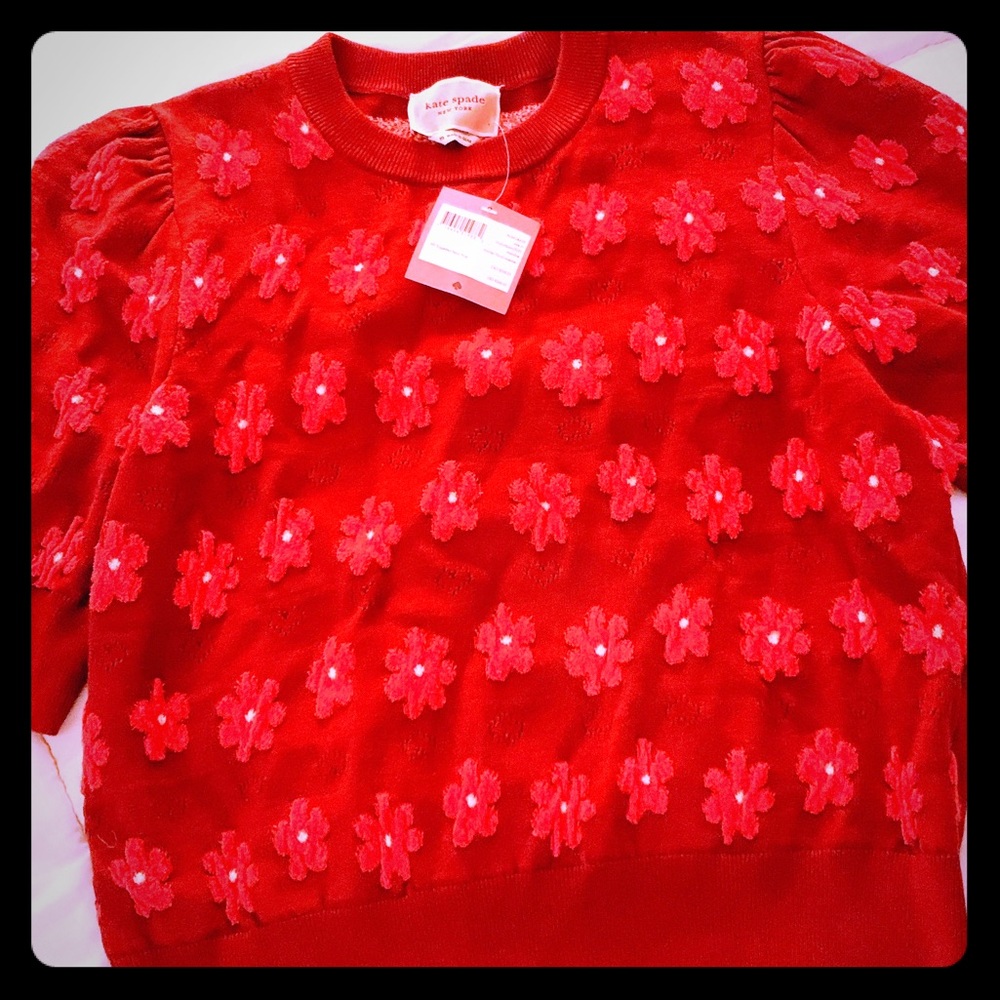SOLD! Flower shortsleeve sweater